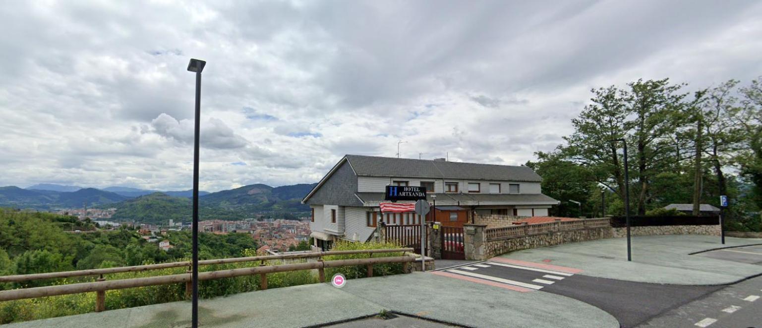 Hotel Artxanda Bilbao, Parking Gratuito En El Exterior Junto Al Hotel (Adults Only) Exteriör bild